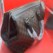 Carregar imagem no visualizador da galeria, Bolsa Baú “Elegance Lux” 👜✨ Louis Vuitton