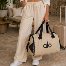 Carregar imagem no visualizador da galeria, Bolsa Alo Travel Duffel – Impermeável, Espaçosa e Versátil