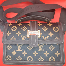 Carregar imagem no visualizador da galeria, Bolsa Elegance Monograma Couro Jenuino Louis Vuitton
