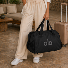Carregar imagem no visualizador da galeria, Bolsa Alo Travel Duffel – Impermeável, Espaçosa e Versátil

