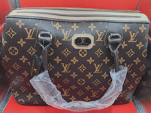 Carregar imagem no visualizador da galeria, Bolsa Baú “Elegance Lux” 👜✨ Louis Vuitton
