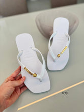 Carregar imagem no visualizador da galeria, Havaianas pingente Conchas 🐚✨

