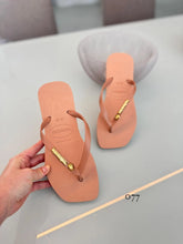 Carregar imagem no visualizador da galeria, Havaianas pingente Conchas 🐚✨
